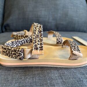 Cheetah/leopard  Patterned Sandals with Adjustable Straps